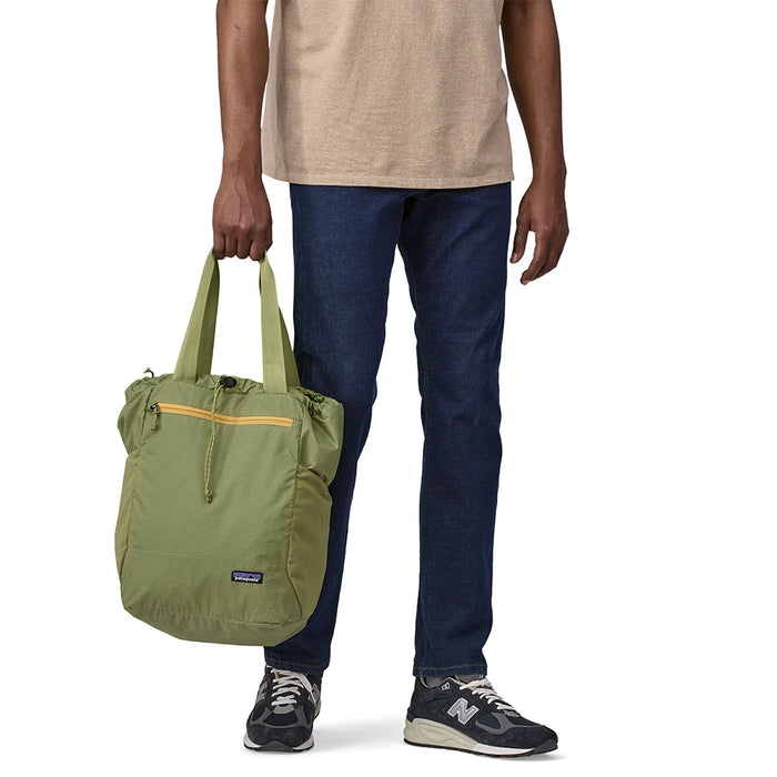 Patagonia Ultralight Black Hole Tote Pack (27L) - Buckhorn Green Details 2